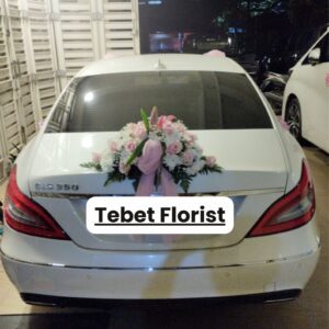 Rangkaian bunga mobil pernikahan desain romantis Tebet Florist