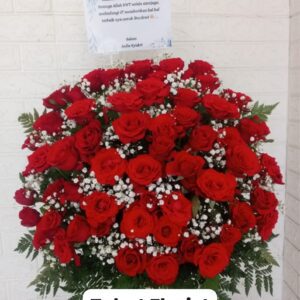 Rangkaian bunga meja elegan untuk hadiah