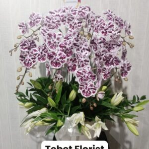 Bunga meja dengan desain modern dan rapi